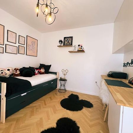 Cosy Penthouse - Large Balconies With Views - 5Min Disneyland Σερί Εξωτερικό φωτογραφία