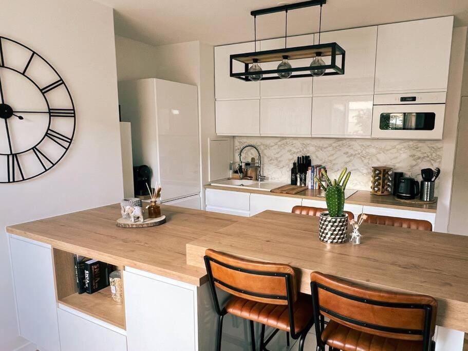 Cosy Penthouse - Large Balconies With Views - 5Min Disneyland Σερί Εξωτερικό φωτογραφία