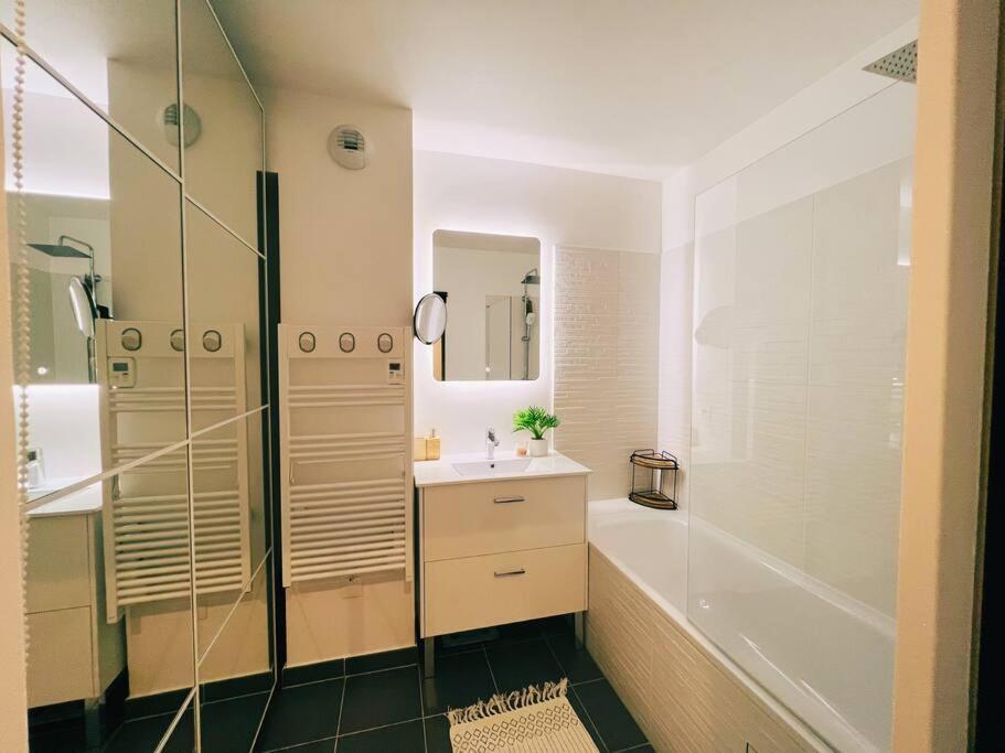 Cosy Penthouse - Large Balconies With Views - 5Min Disneyland Σερί Εξωτερικό φωτογραφία